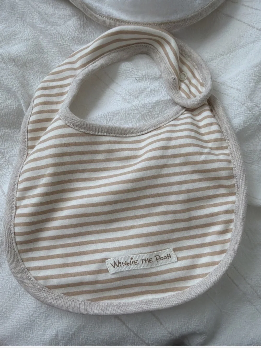 NWOT Disney Baby Winnie the Pooh Beige & White Baby Bib Set
